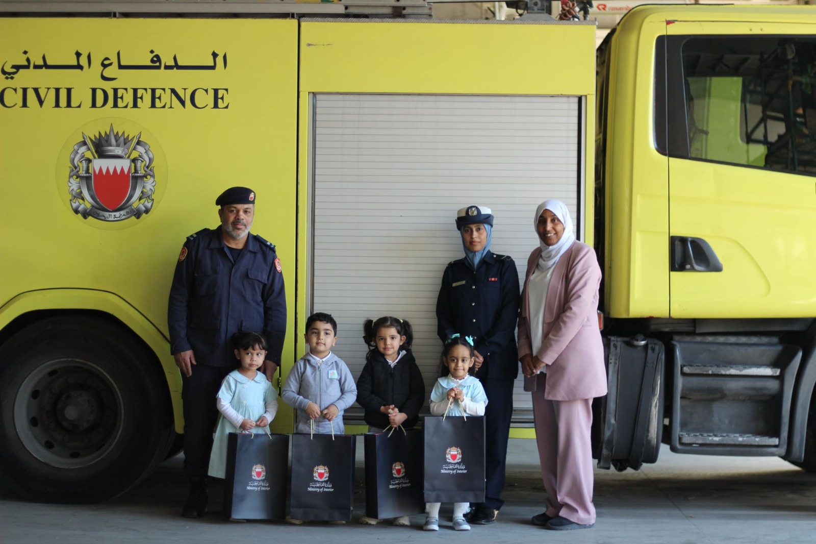 الدفاع المدني يستقبل أطفال حضانة كنوز لتعزيز وعيهم بإجراءات السلامة<